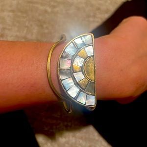 NWT: Mata traders: mosaic rays bracelet shell